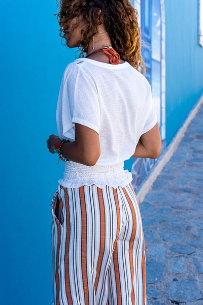Güneşkızı Ecrufarbene, elastische, zweireihige, kurze Bluse mit Tülldetail für Damen, BST3256