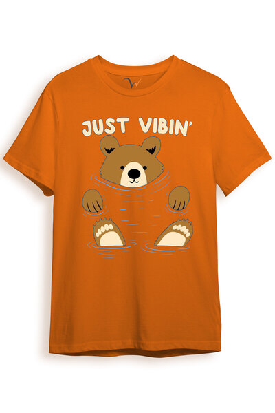 WİDİ تي شيرت Just Vibin لطيف مطبوع عليه دمية دب برتقالية مناسبة بشكل منتظم مص...