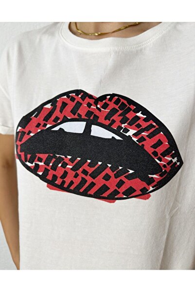 Look Forward Ecru Red Women's Thsirt - Lip Printed Basic Model