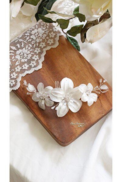 Elen Tasarım Iri Yaprak Detaylı, Beyaz Sedef 3 Çiçekli Gümüş Renkli Gelin Tacı