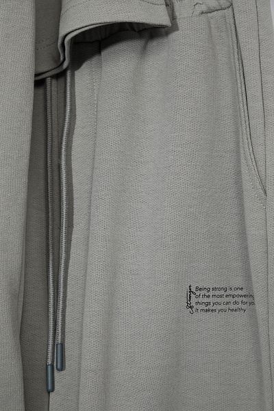 Trendyol Collection Σετ μπλουζών και παντελονιών με στάμπα σε γκρι μεγάλο μέγεθος - TMNSS24EM00007