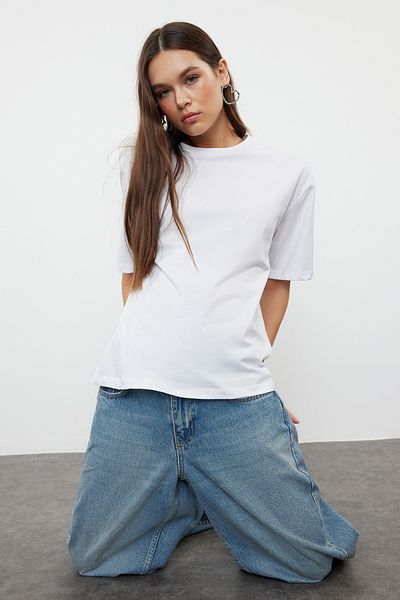 Trendyol Collection Λευκό Πλεκτό T-shirt Πιο βιώσιμο 100% βαμβάκι με στάμπα Χαλαρής/Άνετης Εφαρμογής TWOSS24TS00152