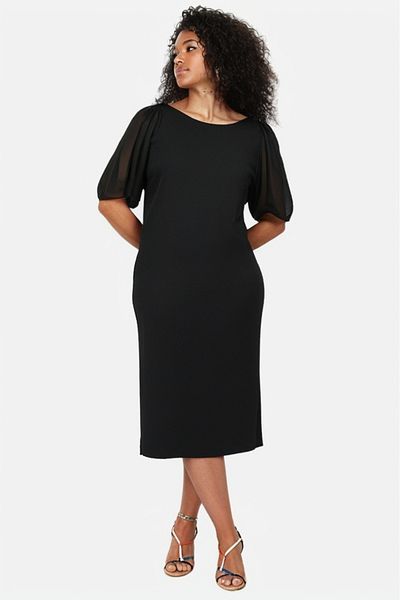 Trendyol Curve Schwarzes, gewebtes Bodycon-Kleid mit drapierten Ärmeln in Übergröße