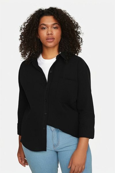 Trendyol Curve Schwarzes gewebtes Boyfriendhemd TBBS22GO0323