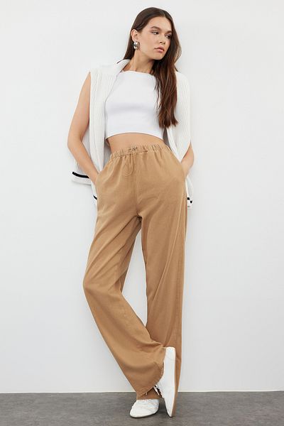 Trendyol Collection Braune Premium-Kamel-Hose mit weitem Bein und Leinenmischung – TWOAW25JE00003