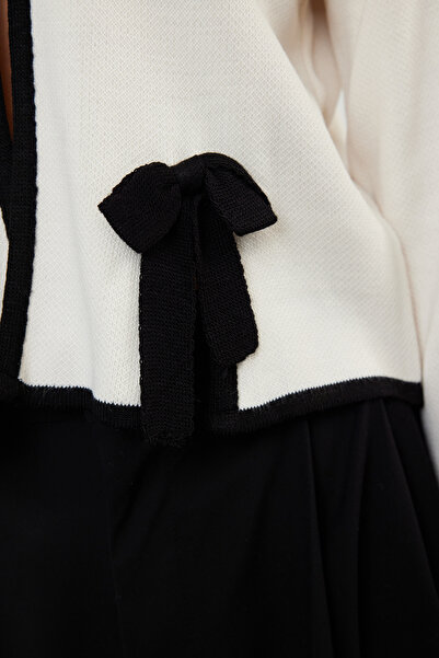 Trendyol Collection Kardigan z dzianiny w kolorze ecru - wstążka i kokarda, wygląd kurtki Twoaw25Hi00067