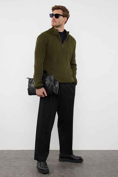 Trendyol Collection Khakifarbener, einfarbiger Strickpullover – halber Rollkragen, lässige reguläre Passform TMNAW22KZ1908