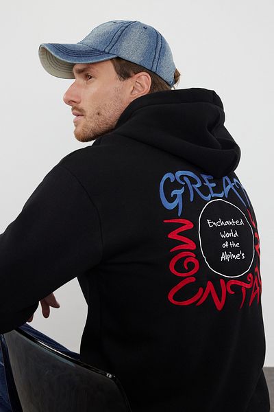 Trendyol Collection Черен извънгабаритен суитшърт с качулка и широк разкроен гръб Tmnaw25Sw00151