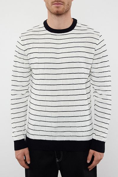 Edit by Trendyol Ecrufarbener Strickpullover mit Rundhalsausschnitt und schmaler Passform – TMNAW25KZ00028