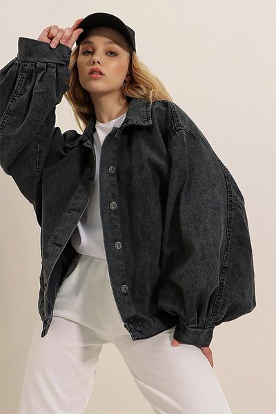 Trend Alaçatı Stili Schwarze Jeansjacke mit Ballonärmeln und zwei Taschen für Damen ALC-X8010