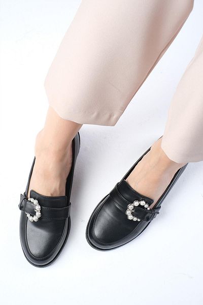 Mio Gusto Flache Oxford-Schuhe für Damen in schwarzer Farbe mit Perlenschnalle