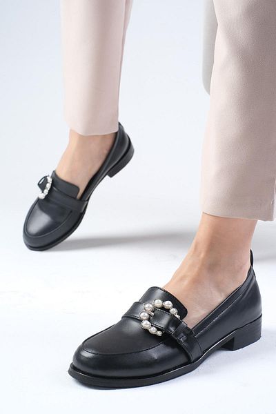 Mio Gusto Flache Oxford-Schuhe für Damen in schwarzer Farbe mit Perlenschnalle