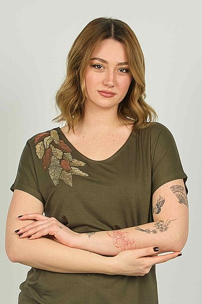 ELLA CAMELIA Γυναικεία μπλούζα με μοτίβο πλάτης με λεπτομέρεια κοντομάνικη 20E065 Χακί