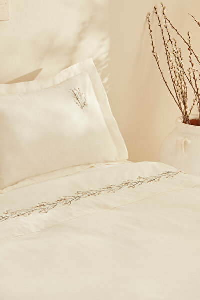 Karaca Home Dorado Mustard Colored Double Embroidered Duvet Cover Set