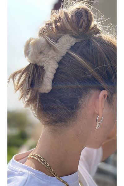 whiteandgolddesign Μπεζ βελούδινο κούμπωμα με μανταλάκια