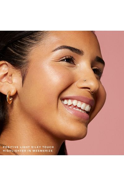 Rare Beauty Positive Light Silky Touch Highlighter