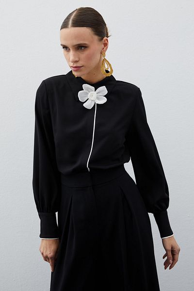 Sateen Bluză neagră cu guler cu model floral