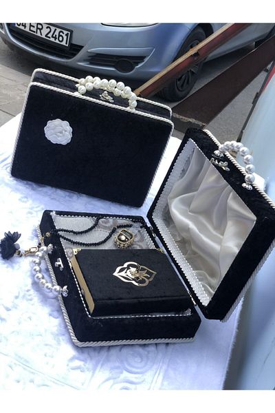 NEHİR HEDİYELİK Black Bohçalık Dowry Gift Set - Pearl Detailed Bag (Koran, Prayer Rug, Rosary, Zikrmatik)