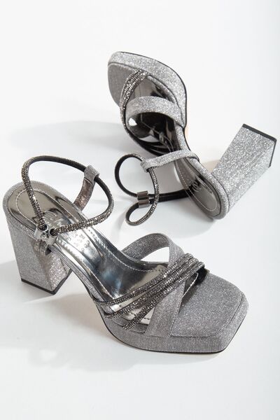 MİSS ZÜLÜF Kadın Taş Bieli Simli Malzeme Topuklu Sandalet