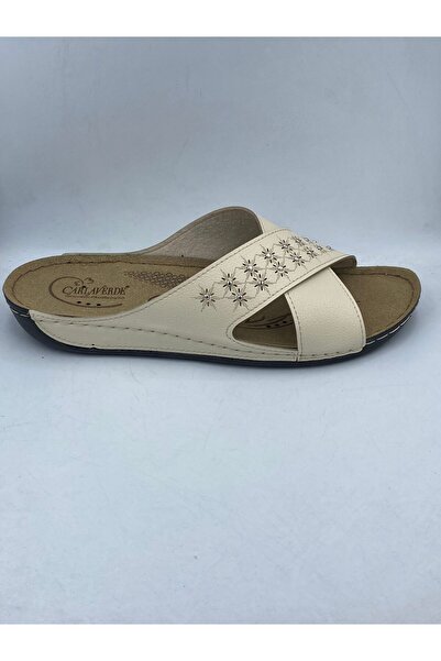 DUMANLAR Η Carla Verde συνιστά παντόφλες μεγάλου μεγέθους που έχουν προτείνει...