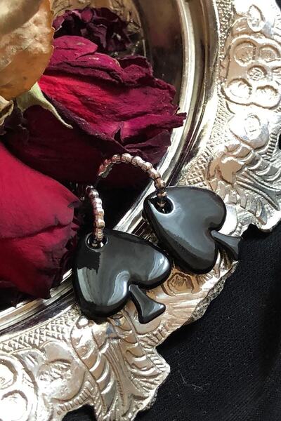 Leerybee أقراط بأسمائها الحقيقية مضادة للحساسية باللون الأسود اللامع