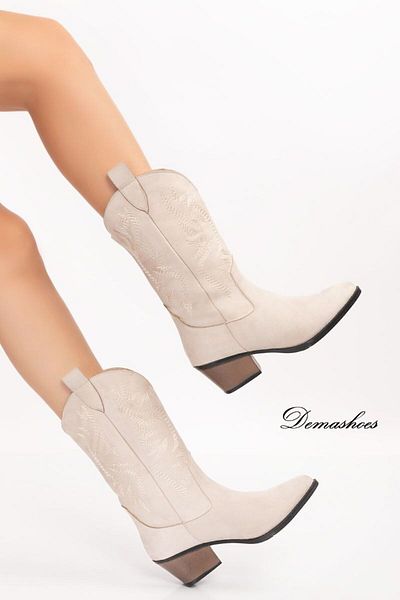 Demashoes Μπεζ Suede Μακριά Κεντημένα Γυναικεία Καουμπόικα Μποτάκια Τακούνι 5 cm