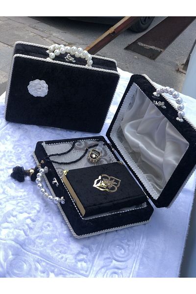 NEHİR HEDİYELİK Black Bohçalık Dowry Gift Set - Pearl Detailed Bag (Koran, Prayer Rug, Rosary, Zikrmatik)