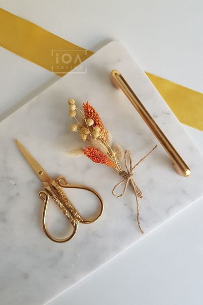 ioadesign Promise / Engagement Scissors Gold Color Orange White Dried Flower Bunch
