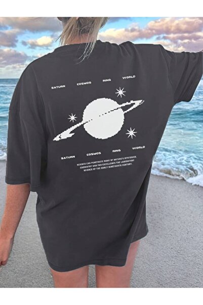 Elvino تي شيرت نسائي بطبعة كوكب زحل - رقبة دائرية وأكمام قصيرة