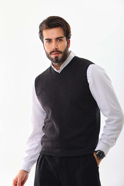 Pelikan Men's V-Neck Wool Sweater 4P20 Anthracite