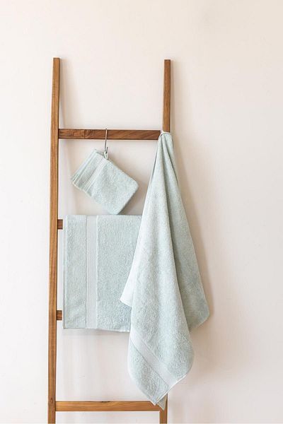 FEELAMORE 100% Cotton Set of 2 70X140 Bath Towels, 2 Bath Scrubs Gift