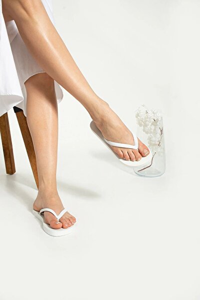 Paragon شبشب نسائي أبيض أساسي - شبشب شاطئ مريح