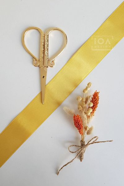 ioadesign Promise / Engagement Scissors Gold Color Orange White Dried Flower Bunch