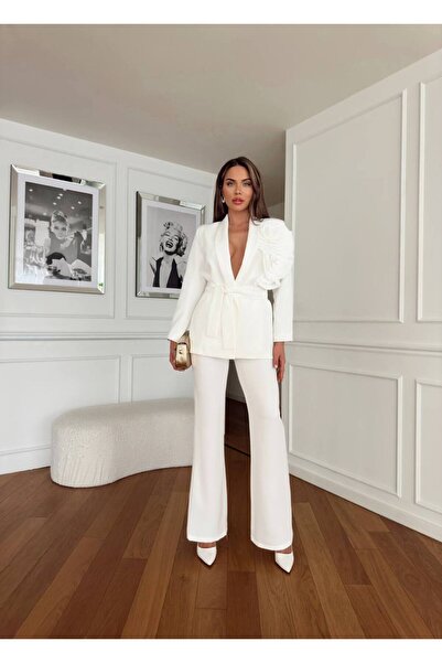 1Moda1Tarz Kadın Beyaz İthal Atlas Kumaş Gömlek Yaka Gül Detay Kuşaklı Tasarım Ceket Pantolon Alt-Üst Takım
