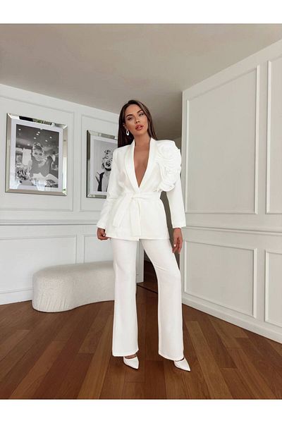 1Moda1Tarz Λευκό Εισαγόμενο Atlas Fabric - Σετ παλτό και παντελόνι με γιακά πουκάμισου και λεπτομέρεια τριαντάφυλλου
