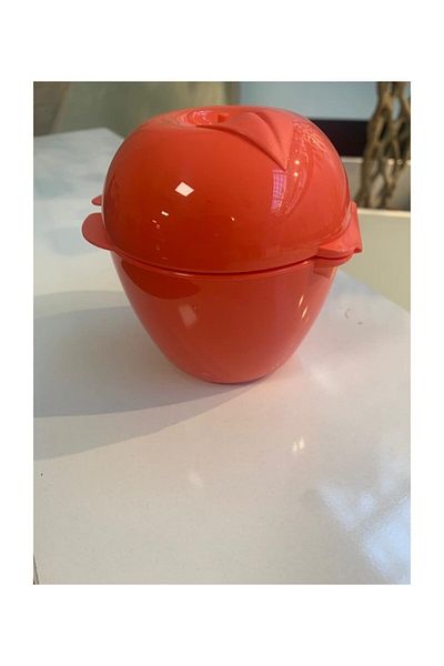 Tupperware Apple Storage Container
