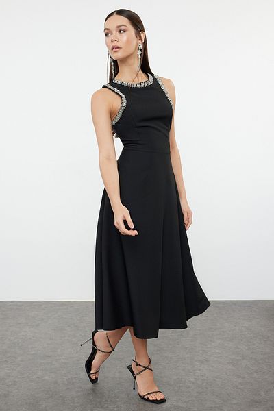 Trendyol Collection Schwarzes A-Cut-Kleid mit Stein-Accessoires - TPRSS24EL00178