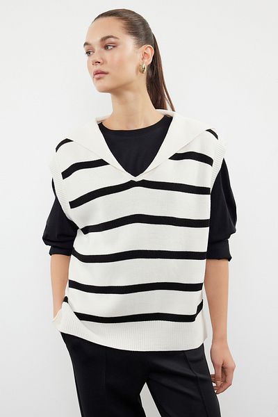 Trendyol Collection Strickpullover mit Umlegekragen und Streifen in Steinoptik - TWOAW24SV00041