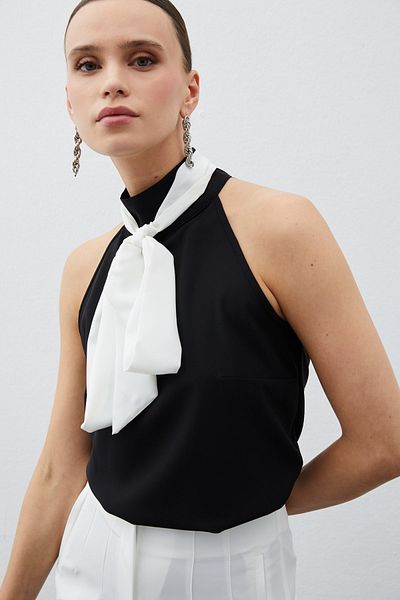 Sateen بلوزة سوداء بدون أكمام - مع وشاح متباين