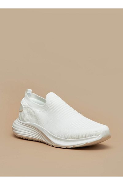 Dash Textured Slip-On Sports Shoes