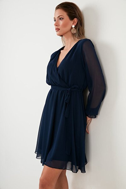 Lela Kruvaze Yaka Bağlama Detaylı Şifon Mini Elbise