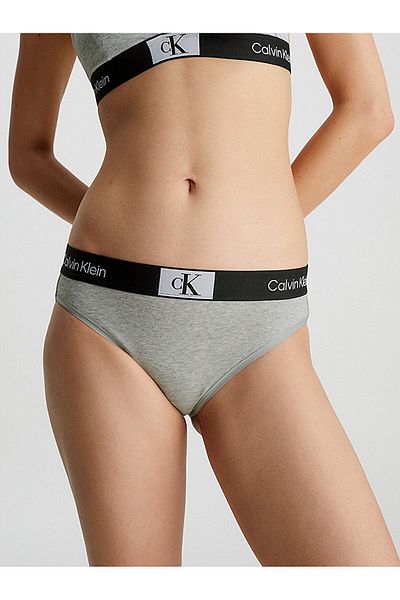 Calvin Klein Női aláírású szürke bugyi gumiszalaggal 000qf7222e-p7a