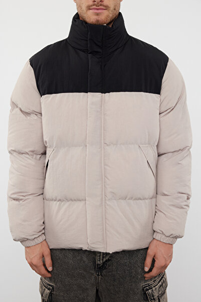 Trendyol Collection Ανδρικό χειμερινό παλτό - Σχέδιο πέτρας, γιακάς σταντ, μπλοκ χρώματος, κανονική εφαρμογή TMNAW25MO00006