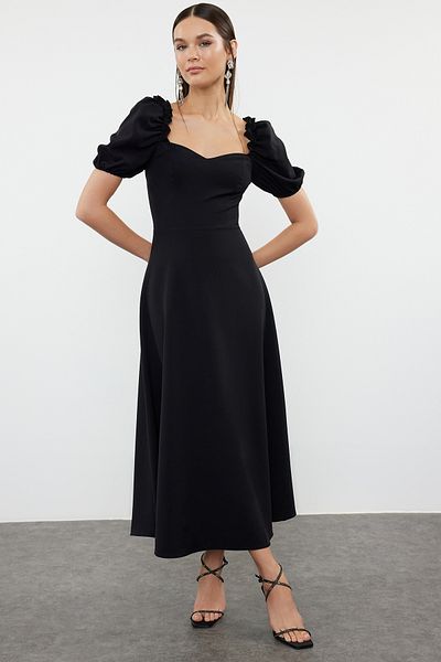 Trendyol Collection Stylové tkané černé večerní šaty – střih do A a detail s balonovým rukávem TPRSS24EL00195