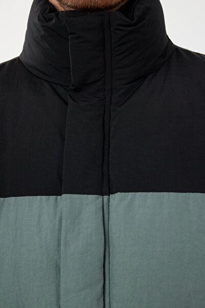 Trendyol Collection Чоловіче зимове пальто м'ятного кольору Regular Fit з коміром-стійкою TMNAW25MO00006