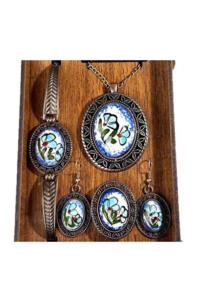 Çini Evi مجموعة البلاط الأصلية المزخرفة بالزهور