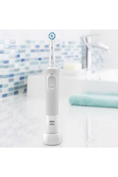 Oral-B Oral B Vitality-100 Sensi Ultrathin Rechargeable Toothbrush Built in 2 minute timer D100.413.1(CSP)