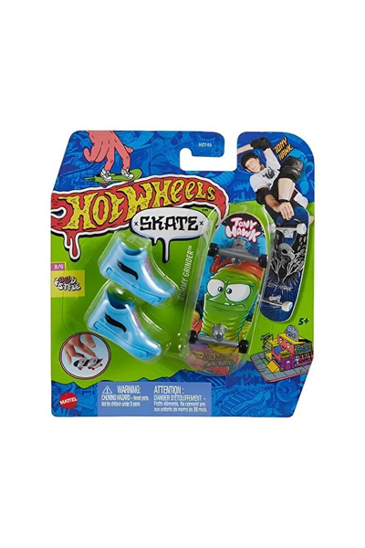 HOT WHEELS طقم لوح تزلج وحذاء Hvj83 موديل 5+ للأعمار من 5 سنوات فما فوق