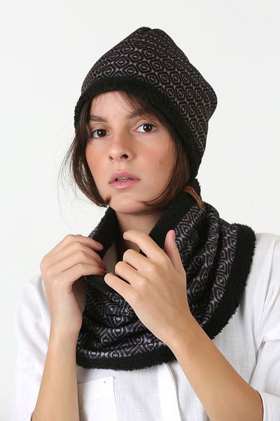 HAMUR Black Women's Beret and Neck Collar Set of 2 Unique Plush Wellsoft Bb-095
