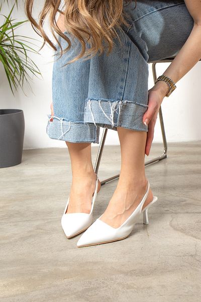 Nstil حذاء نسائي يومي بمقدمة مدببة باللون الأبيض مسطح بدون نمط مفتوح من الخلف وكعب من Zara موديل فستان سهرة 101a